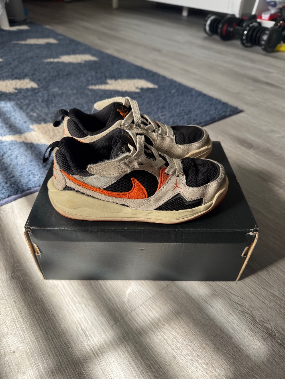 Nike Kids Black & Orange Low-Top Sneakers